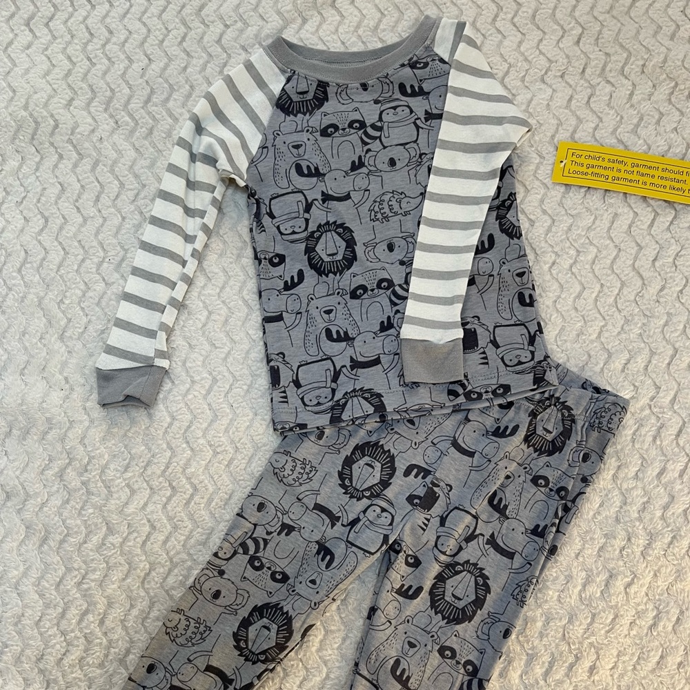 Children’s PJs Size 2T Long Sleeve Gray & Black With Animals